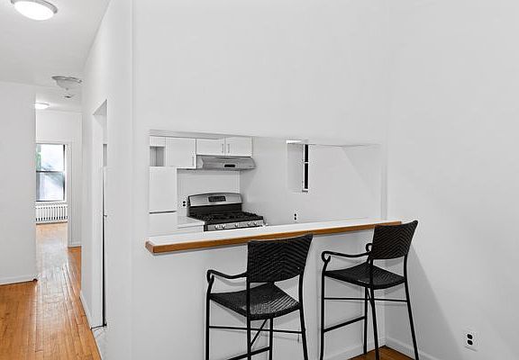 4th image of 64 W 84th St #3