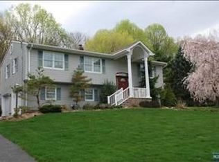10 Winding Trl, Mahwah, NJ 07430