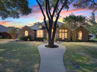 106 Hummingbird Ln, Red Oak, TX 75154