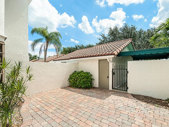 5th image of 601 NE 19 Avenue