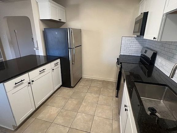5th image of 1411 Manzano St NE