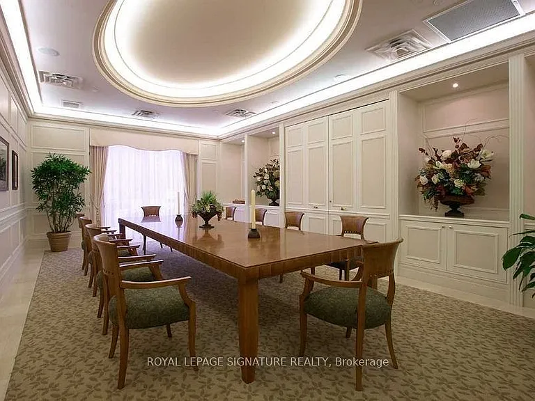 25 Kingsbridge Garden Cir #923 — Photo 23