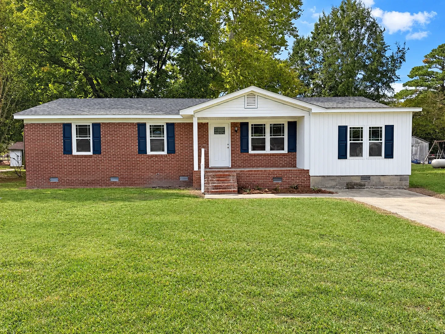 4 bed, 1326 sqft, $1,800 — Photo 1