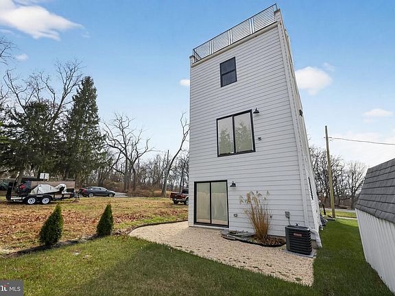 4th image of 203 Church St