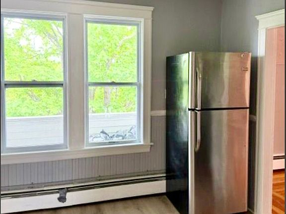 3rd image of 572 Gaskill St Floor 3