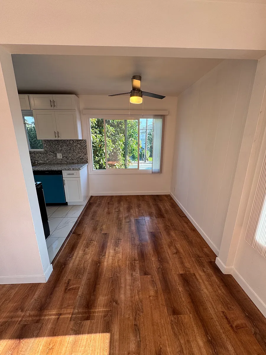 Building Photo - 12329 Oxnard St #3