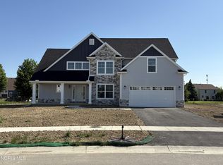 162 Barton Creek Dr, Perrysburg, OH 43551
