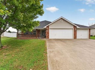 507 SW Cross Creek Dr, Grain Valley, MO 64029
