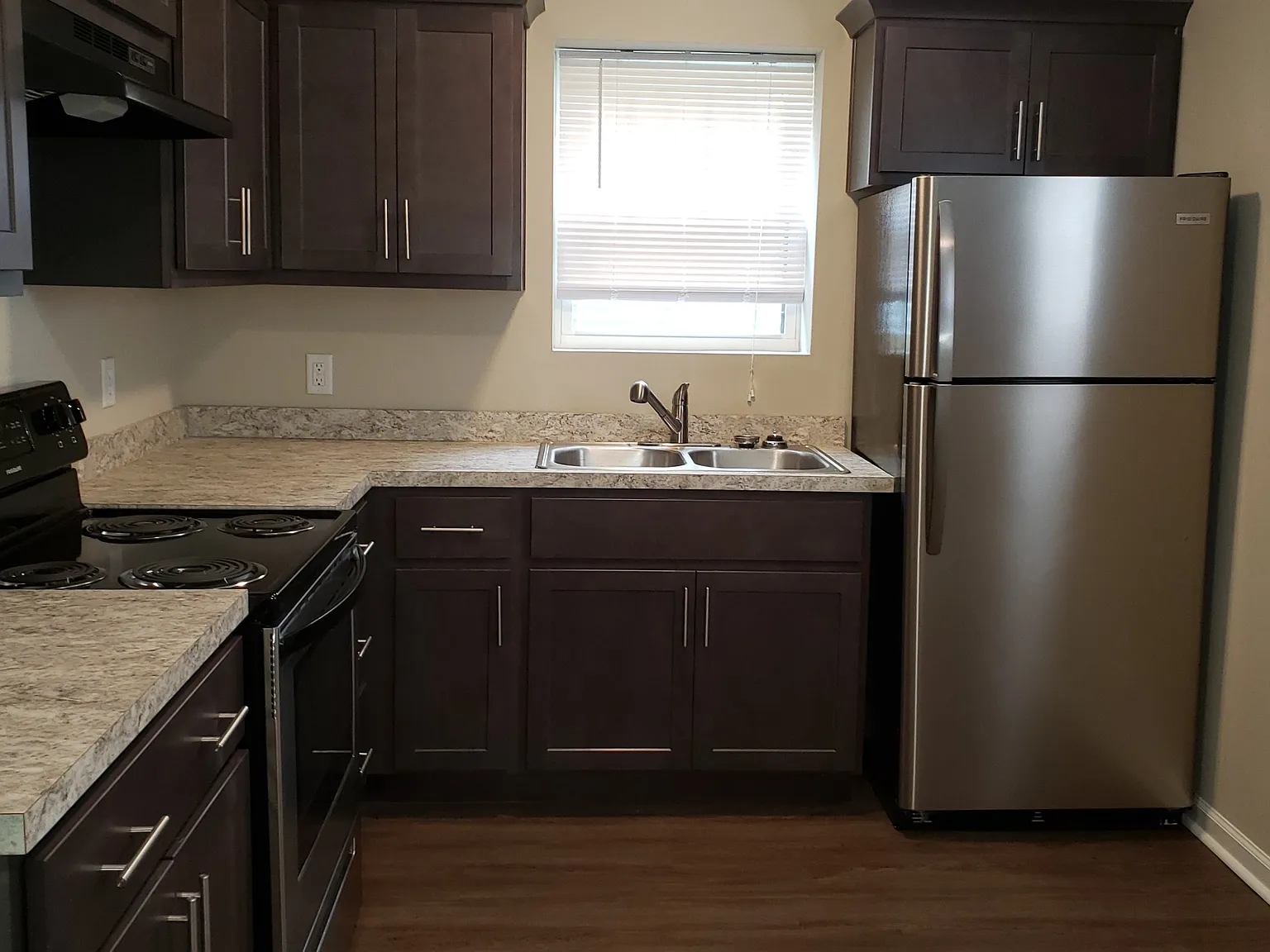 2 bed, 850 sqft, $825 — Photo 2