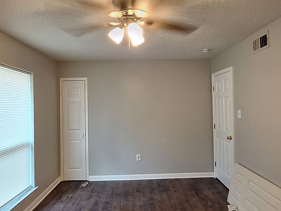 5th image of 229 Helen St APT C