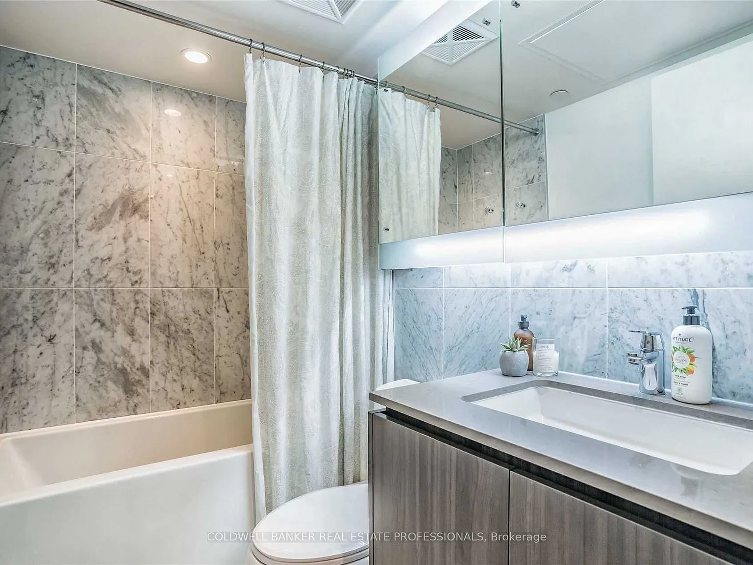 2 bed, $2,600 — Photo 4