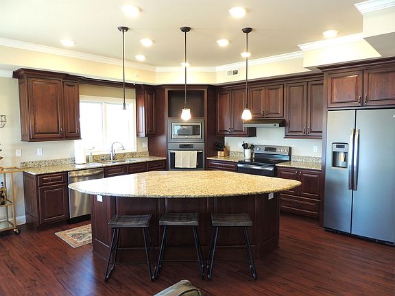 5th image of 776 Peosta St Unit 2