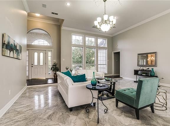 4th image of 700 Canyon Creek Trl