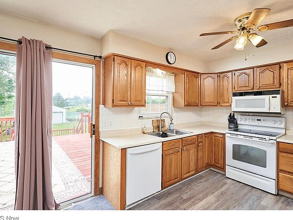 4th image of 2454 Kermit Ave