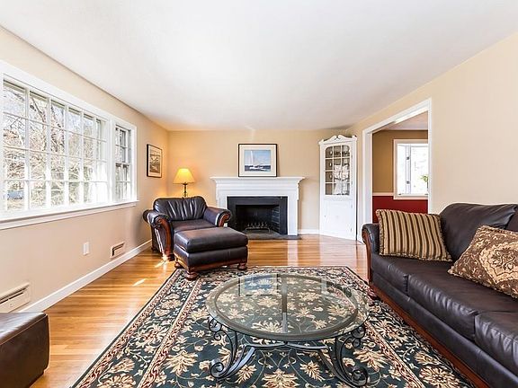4th image of 72 Briar Ln