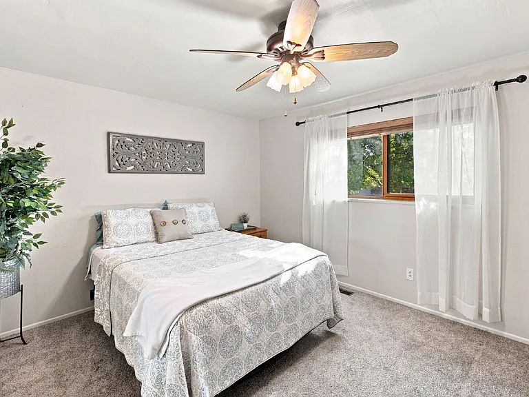 702 Squire St — Photo 15