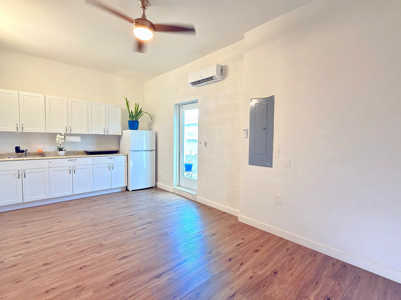 Studio, 350 sqft, $1,300 — Photo 4