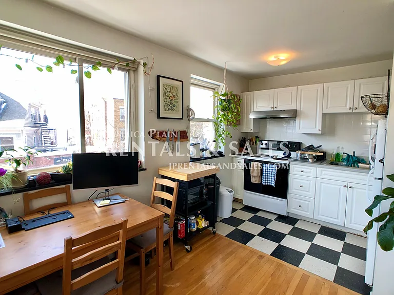 594 Centre St #5 — Photo 1