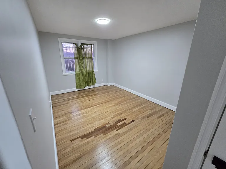 2814 E Federal St — Photo 9
