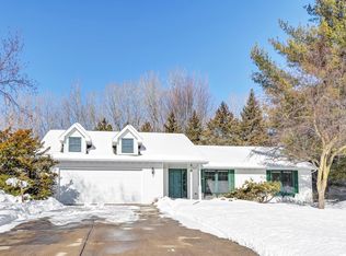 1180 Bay Breeze Ct, Suamico, WI 54173