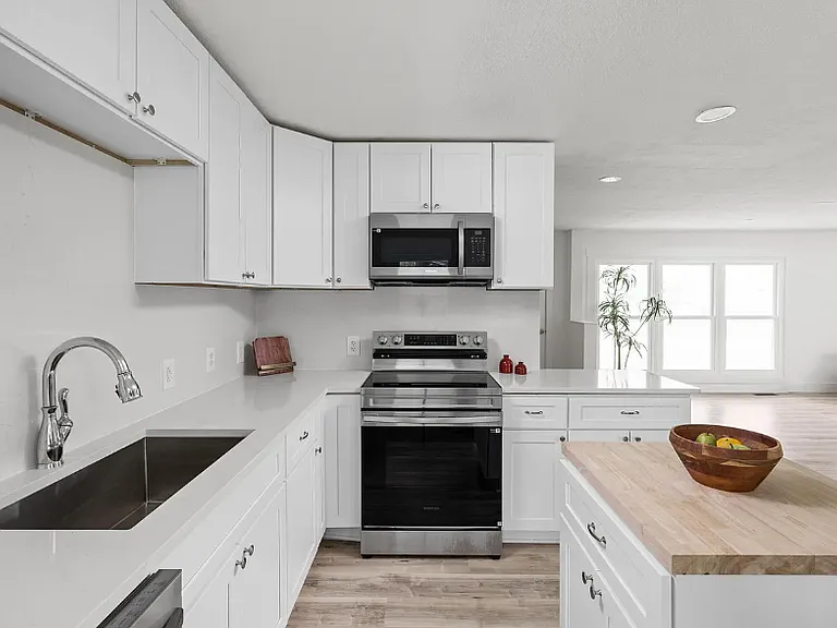 207 Stephen Ct — Photo 13