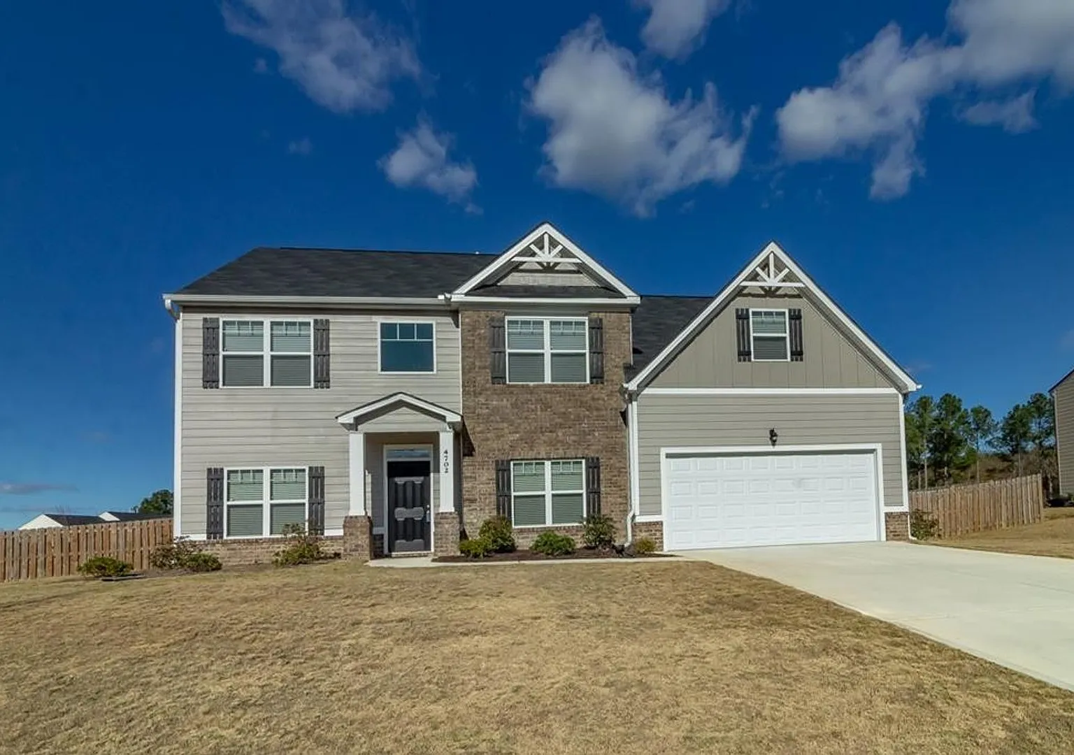 Spacious 5 Bedroom in Southwind Village — Photo 1