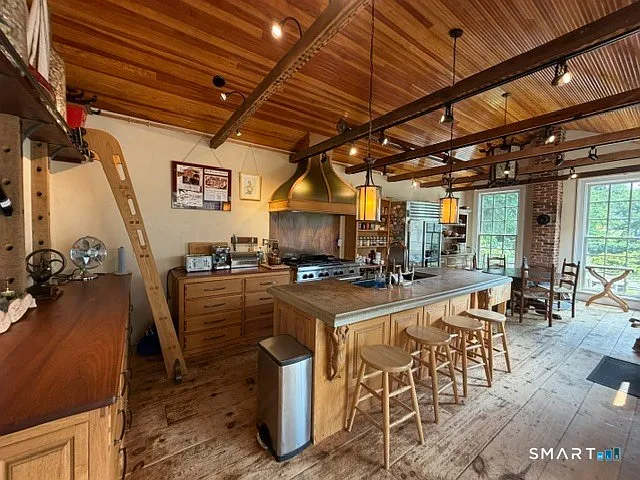 14 Pearl St — Photo 2