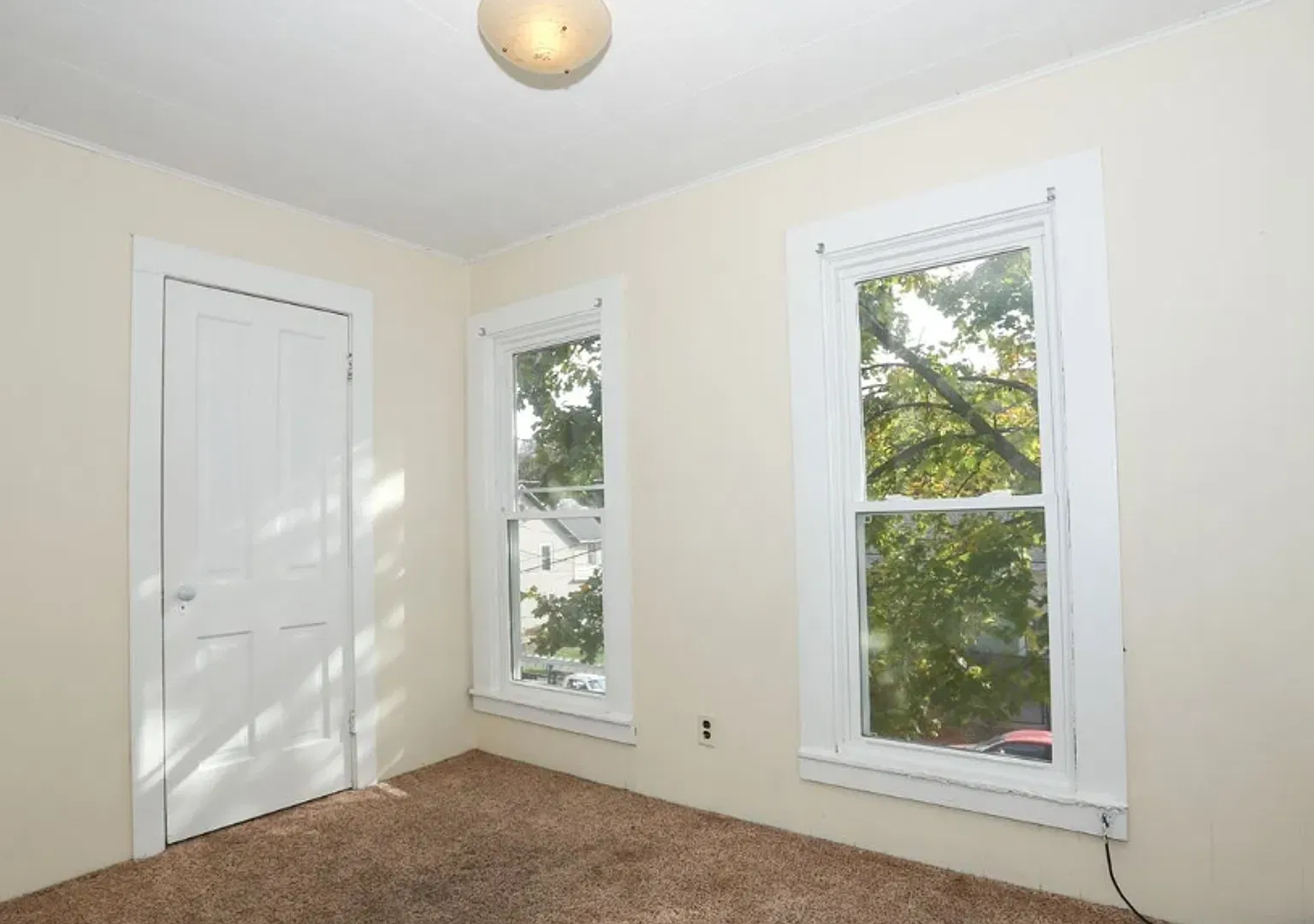 Four bedrooms, 1.5 baths Single Family House for Rent! — Photo 2