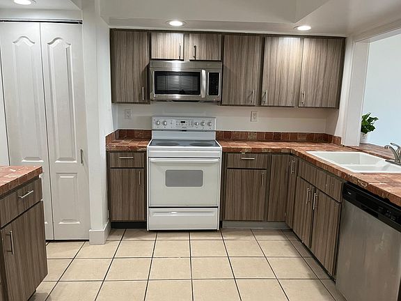 5th image of 1915 Brickell Ave APT C612