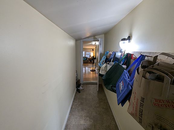4th image of 711 Main St #4