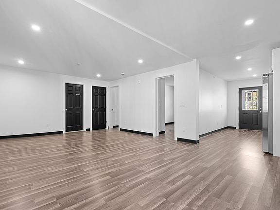 5th image of 158 Pleasant St #2-5