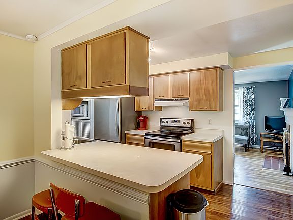 5th image of 1009 Halfacre Ave