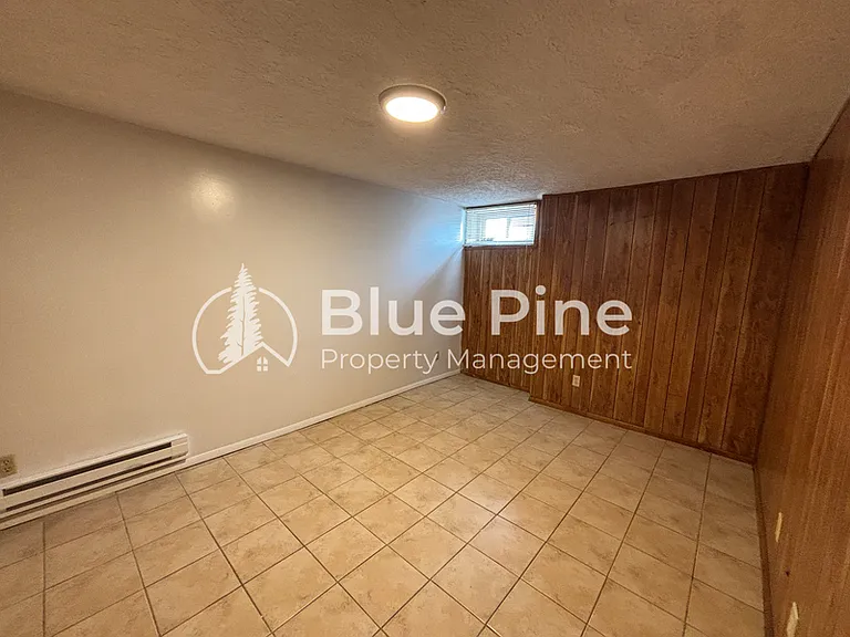 290 E Center St #BASEMENT — Photo 12