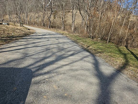 4th image of 520 Lucas Rd