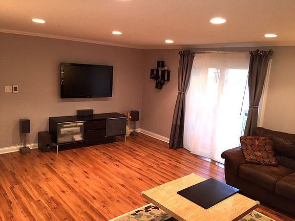 2nd image of 920 Beau Dr Unit 212