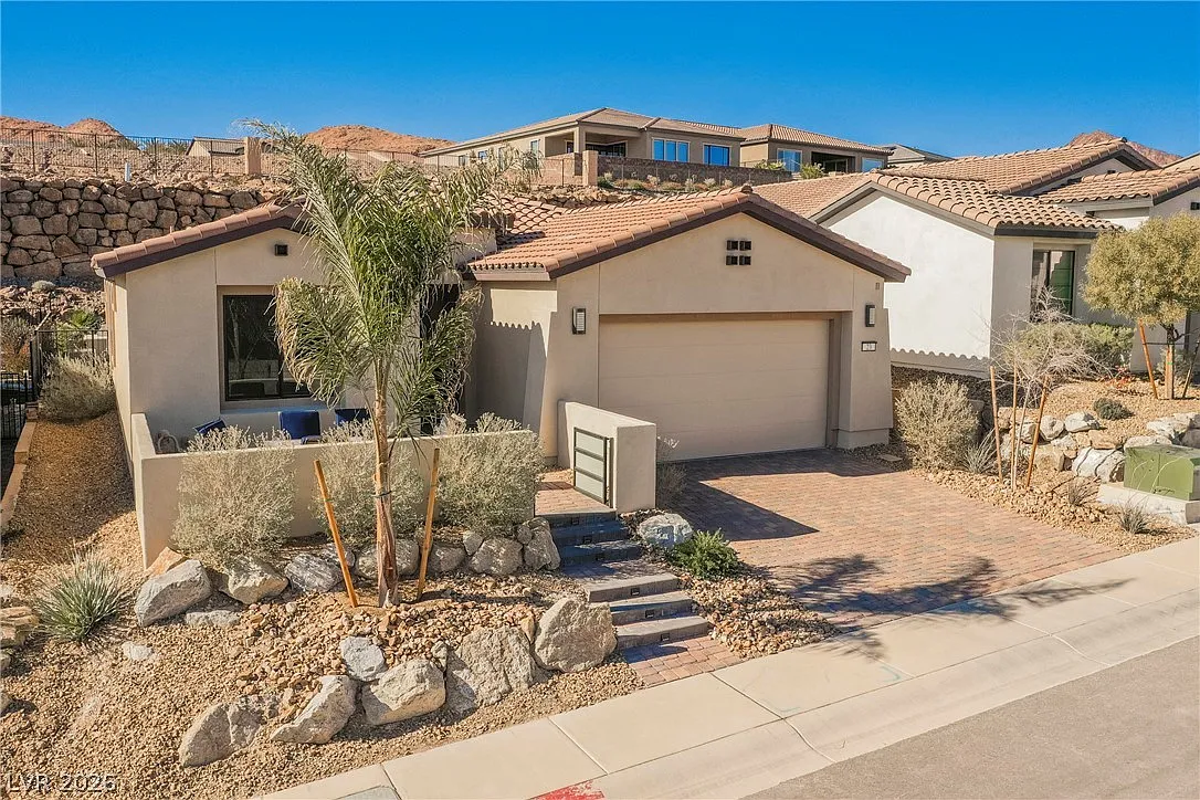3 bed, 2.0 bath, 2028 sqft, $3,500 — Photo 4