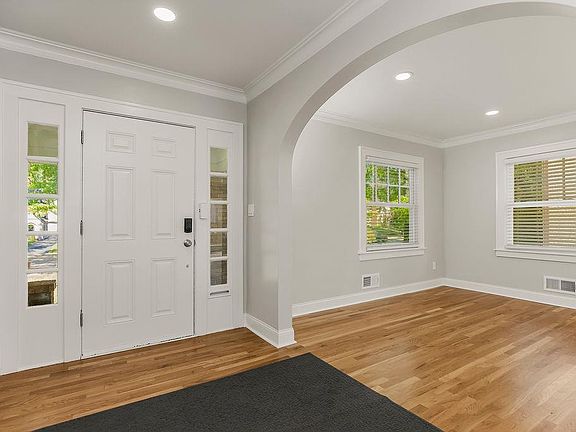 4th image of 809 W Gregory Blvd