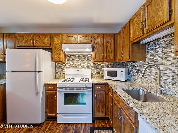 5th image of 219 University Ln Unit B
