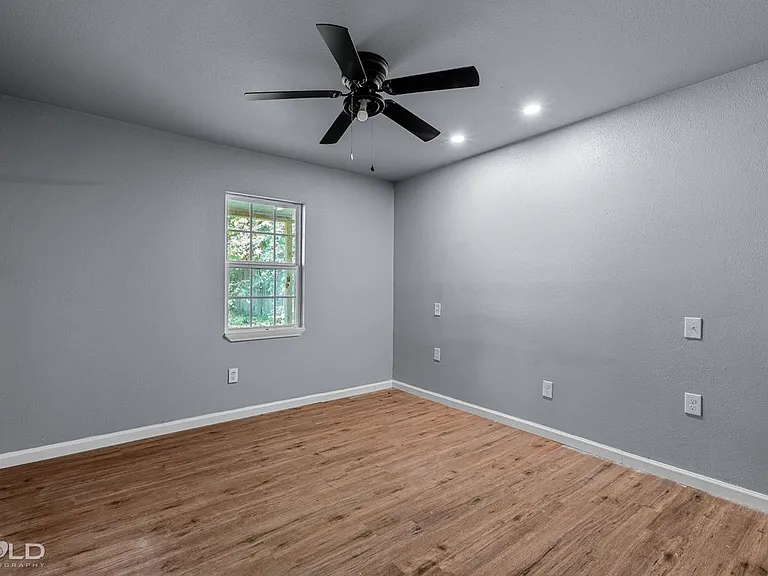 9419 Normandie Dr — Photo 18