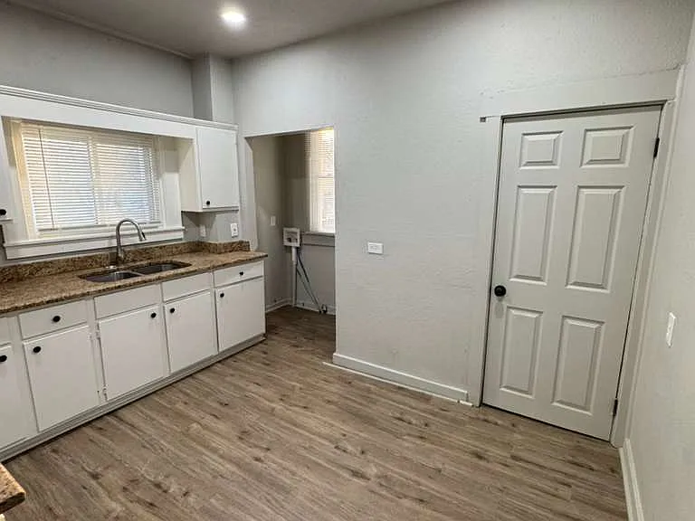 3427 Lexington Ave — Photo 6
