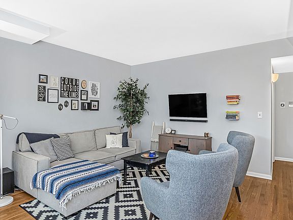 4th image of 4915 N Hoyne Ave APT 2N