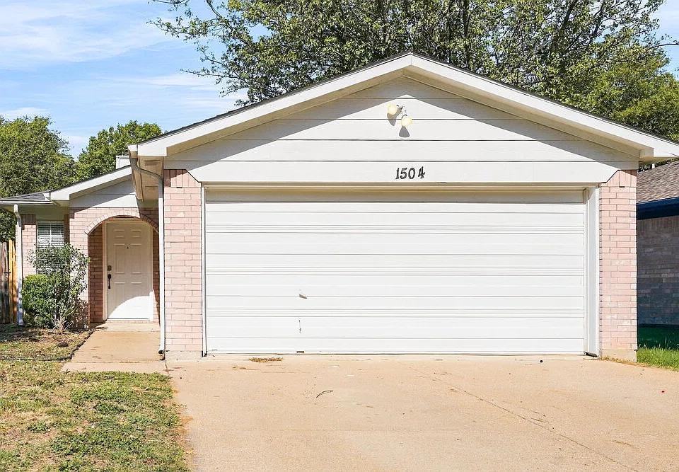 1504 Woodhall Way