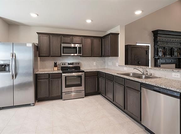 5th image of 1000 Meadow Wood Ln
