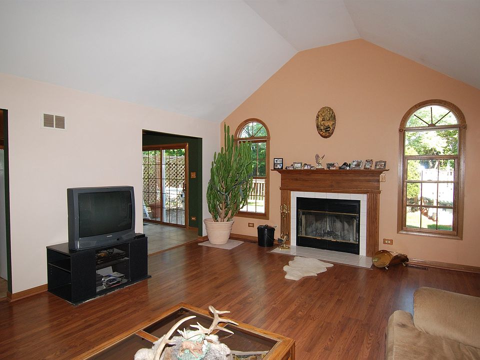 1st image of 200 E Circle Dr