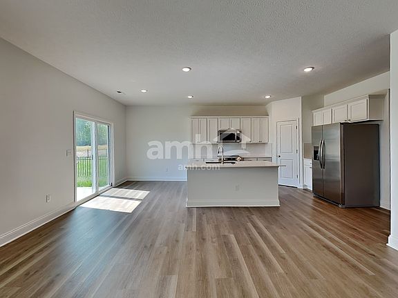 4th image of 1112 Heritage Blvd