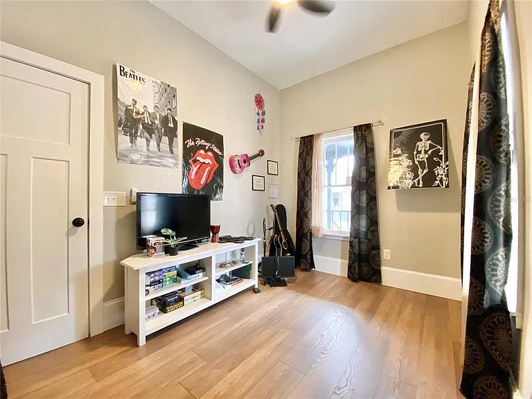 908 E 20th Ave — Photo 3