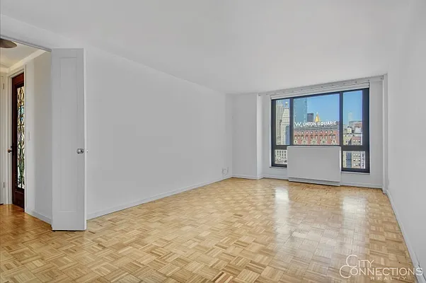 Rented by City Connections Realty | media 8