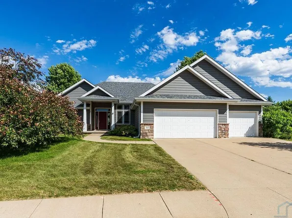 714 Prairie Blvd, Dakota Dunes, SD 57049
