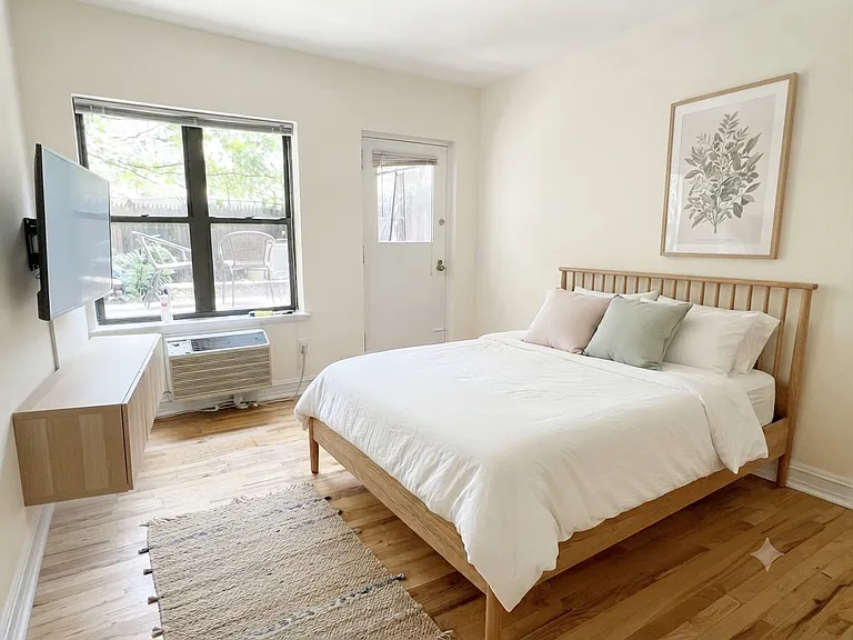 226 E 74th St #1D — Photo 2