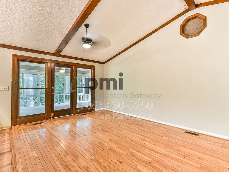 135 Beacon Hill Dr — Photo 5